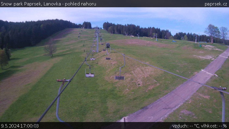 Snow park Paprsek - Lanovka - pohled nahoru - 9.5.2024 v 17:00