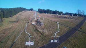 Snow park Paprsek - Lanovka - pohled nahoru - 5.11.2024 v 09:00 Snow park Paprsek - Lanovka - pohled nahoru - 5.11.2024 v 09:00