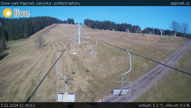 Snow park Paprsek - Lanovka - pohled nahoru - 5.11.2024 v 12:00 Snow park Paprsek - Lanovka - pohled nahoru - 5.11.2024 v 12:00