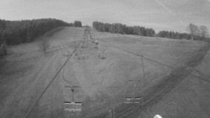 Snow park Paprsek - Lanovka - pohled nahoru - 5.11.2024 v 17:00 Snow park Paprsek - Lanovka - pohled nahoru - 5.11.2024 v 17:00