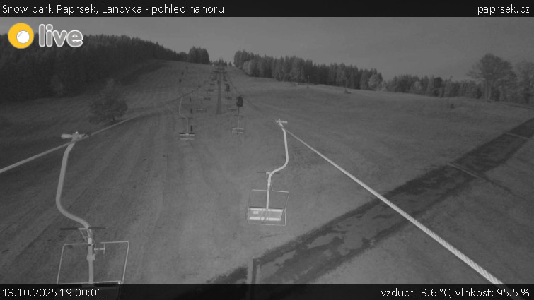 Snow park Paprsek - Lanovka - pohled nahoru - 13.10.2025 v 19:00 Snow park Paprsek - Lanovka - pohled nahoru - 13.10.2025 v 19:00