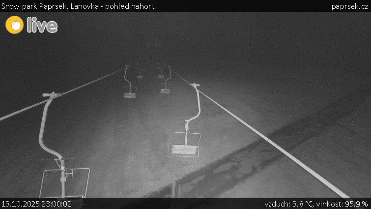 Snow park Paprsek - Lanovka - pohled nahoru - 13.10.2025 v 23:00 Snow park Paprsek - Lanovka - pohled nahoru - 13.10.2025 v 23:00