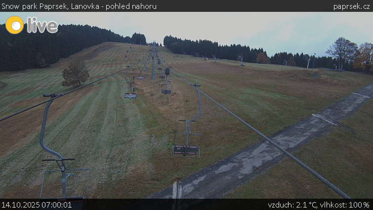 Snow park Paprsek - Lanovka - pohled nahoru - 14.10.2025 v 07:00 Snow park Paprsek - Lanovka - pohled nahoru - 14.10.2025 v 07:00
