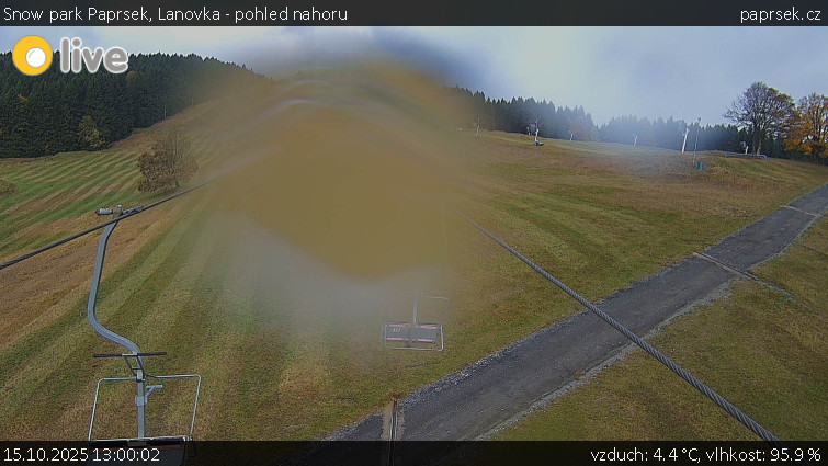 Snow park Paprsek - Lanovka - pohled nahoru - 15.10.2025 v 13:00 Snow park Paprsek - Lanovka - pohled nahoru - 15.10.2025 v 13:00