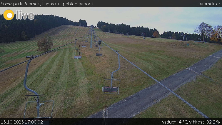 Snow park Paprsek - Lanovka - pohled nahoru - 15.10.2025 v 17:00 Snow park Paprsek - Lanovka - pohled nahoru - 15.10.2025 v 17:00