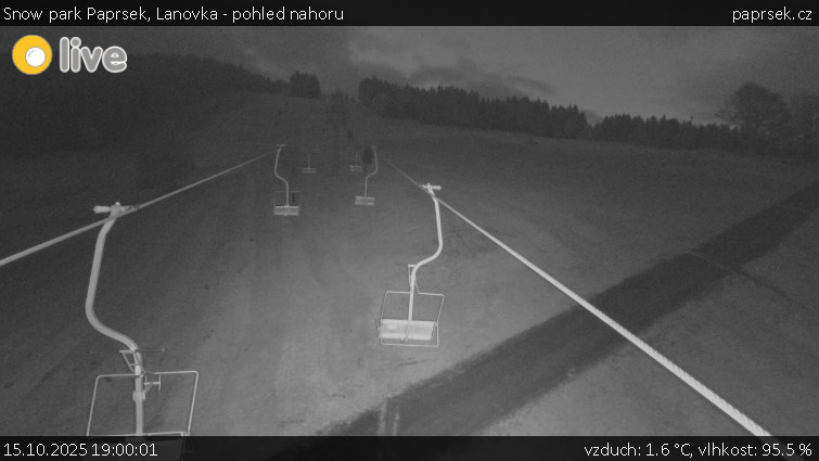 Snow park Paprsek - Lanovka - pohled nahoru - 15.10.2025 v 19:00 Snow park Paprsek - Lanovka - pohled nahoru - 15.10.2025 v 19:00