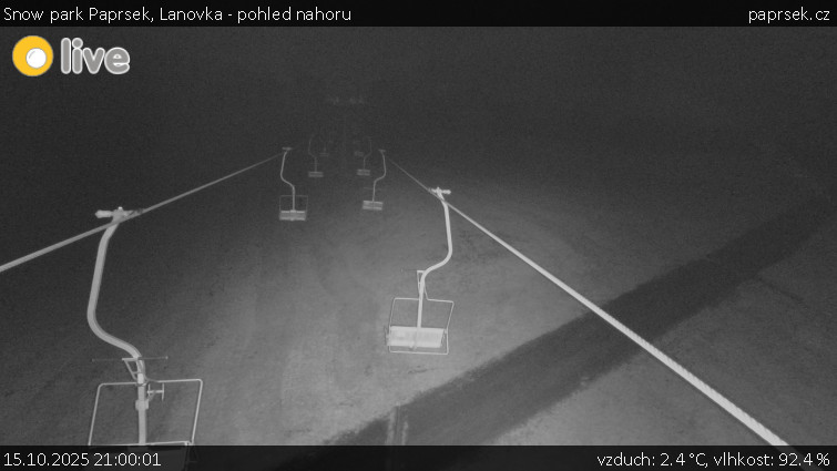 Snow park Paprsek - Lanovka - pohled nahoru - 15.10.2025 v 21:00 Snow park Paprsek - Lanovka - pohled nahoru - 15.10.2025 v 21:00