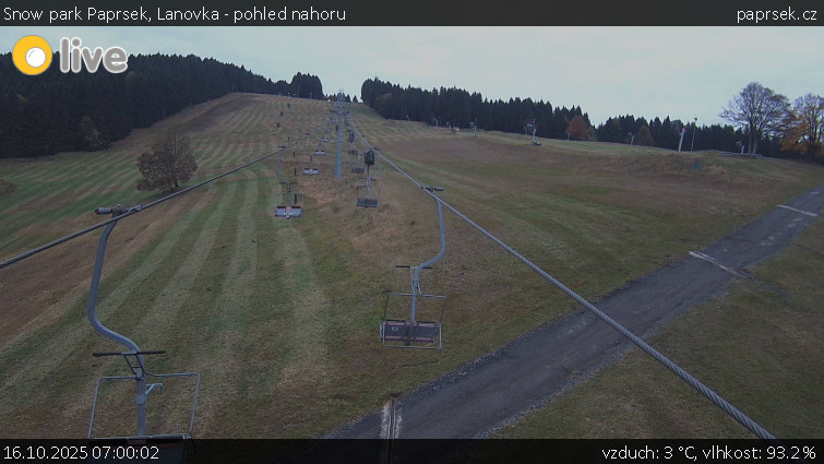 Snow park Paprsek - Lanovka - pohled nahoru - 16.10.2025 v 07:00 Snow park Paprsek - Lanovka - pohled nahoru - 16.10.2025 v 07:00