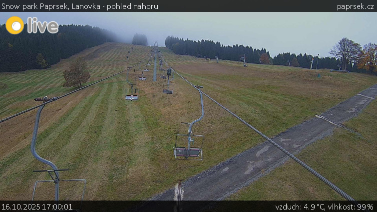 Snow park Paprsek - Lanovka - pohled nahoru - 16.10.2025 v 17:00 Snow park Paprsek - Lanovka - pohled nahoru - 16.10.2025 v 17:00