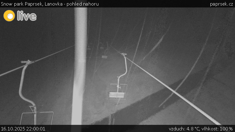 Snow park Paprsek - Lanovka - pohled nahoru - 16.10.2025 v 22:00 Snow park Paprsek - Lanovka - pohled nahoru - 16.10.2025 v 22:00
