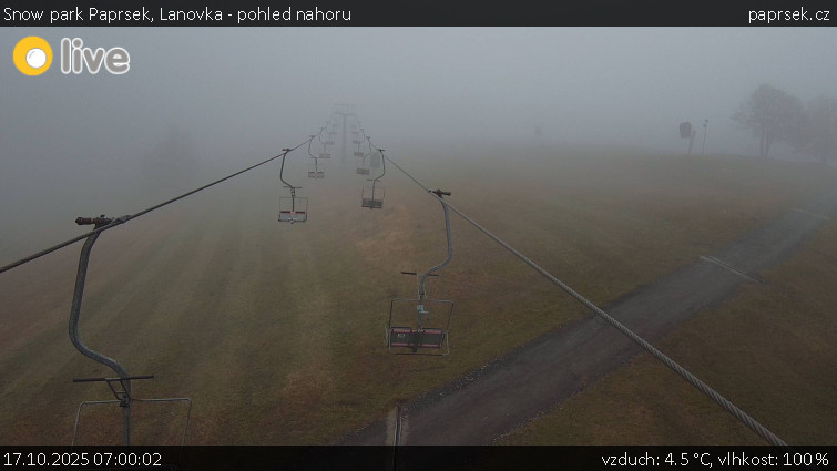 Snow park Paprsek - Lanovka - pohled nahoru - 17.10.2025 v 07:00 Snow park Paprsek - Lanovka - pohled nahoru - 17.10.2025 v 07:00