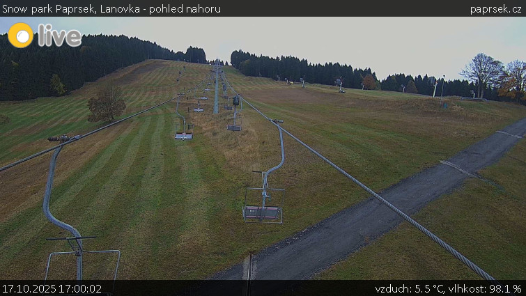 Snow park Paprsek - Lanovka - pohled nahoru - 17.10.2025 v 17:00 Snow park Paprsek - Lanovka - pohled nahoru - 17.10.2025 v 17:00