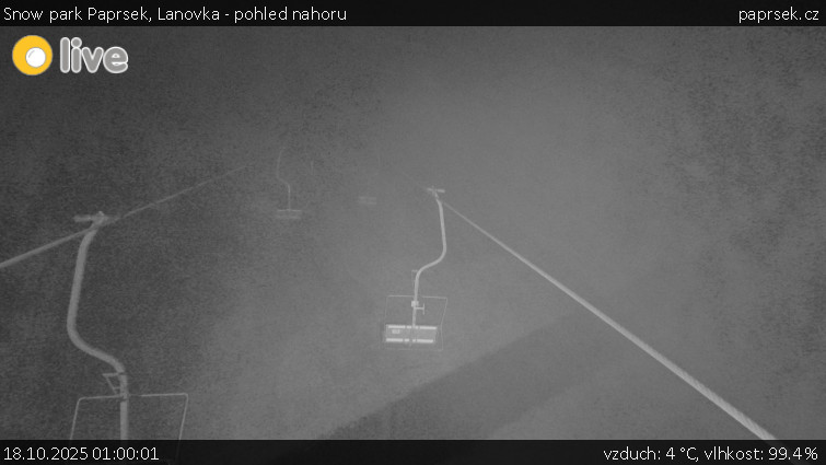Snow park Paprsek - Lanovka - pohled nahoru - 18.10.2025 v 01:00 Snow park Paprsek - Lanovka - pohled nahoru - 18.10.2025 v 01:00