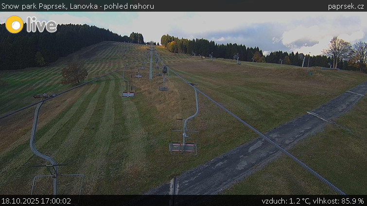 Snow park Paprsek - Lanovka - pohled nahoru - 18.10.2025 v 17:00 Snow park Paprsek - Lanovka - pohled nahoru - 18.10.2025 v 17:00