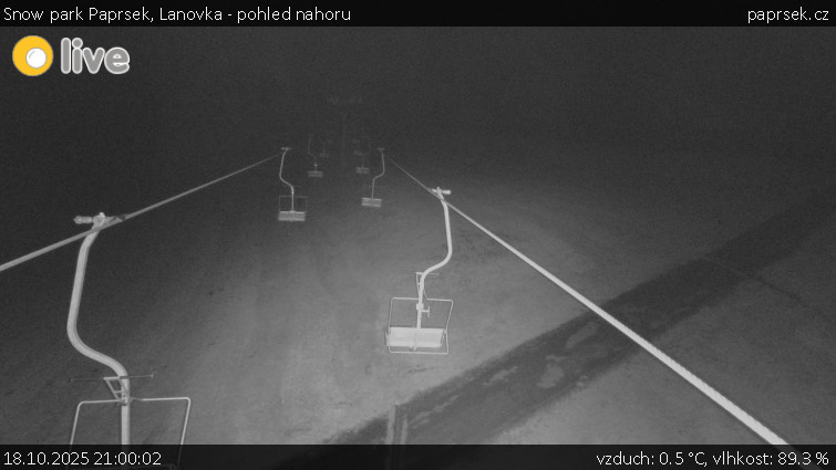 Snow park Paprsek - Lanovka - pohled nahoru - 18.10.2025 v 21:00 Snow park Paprsek - Lanovka - pohled nahoru - 18.10.2025 v 21:00