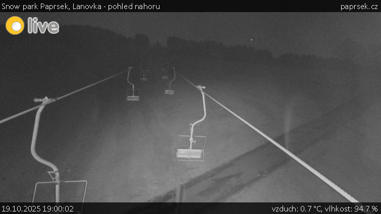 Snow park Paprsek - Lanovka - pohled nahoru - 19.10.2025 v 19:00 Snow park Paprsek - Lanovka - pohled nahoru - 19.10.2025 v 19:00
