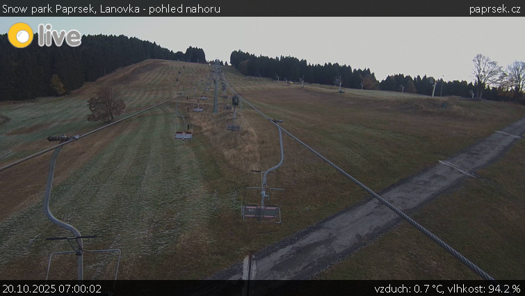 Snow park Paprsek - Lanovka - pohled nahoru - 20.10.2025 v 07:00 Snow park Paprsek - Lanovka - pohled nahoru - 20.10.2025 v 07:00
