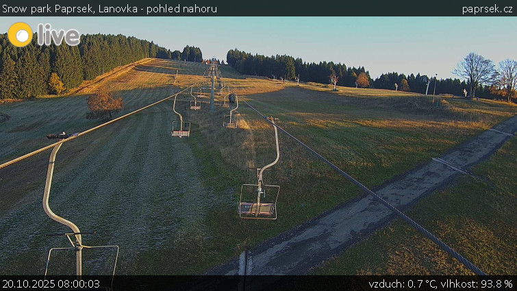 Snow park Paprsek - Lanovka - pohled nahoru - 20.10.2025 v 08:00 Snow park Paprsek - Lanovka - pohled nahoru - 20.10.2025 v 08:00
