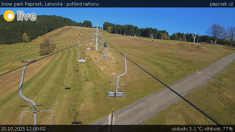 Snow park Paprsek - Lanovka - pohled nahoru - 20.10.2025 v 12:00 Snow park Paprsek - Lanovka - pohled nahoru - 20.10.2025 v 12:00
