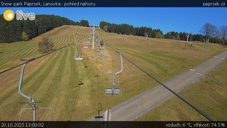 Snow park Paprsek - Lanovka - pohled nahoru - 20.10.2025 v 13:00 Snow park Paprsek - Lanovka - pohled nahoru - 20.10.2025 v 13:00