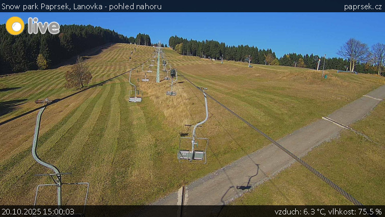 Snow park Paprsek - Lanovka - pohled nahoru - 20.10.2025 v 15:00 Snow park Paprsek - Lanovka - pohled nahoru - 20.10.2025 v 15:00