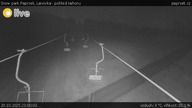 Snow park Paprsek - Lanovka - pohled nahoru - 20.10.2025 v 23:00 Snow park Paprsek - Lanovka - pohled nahoru - 20.10.2025 v 23:00