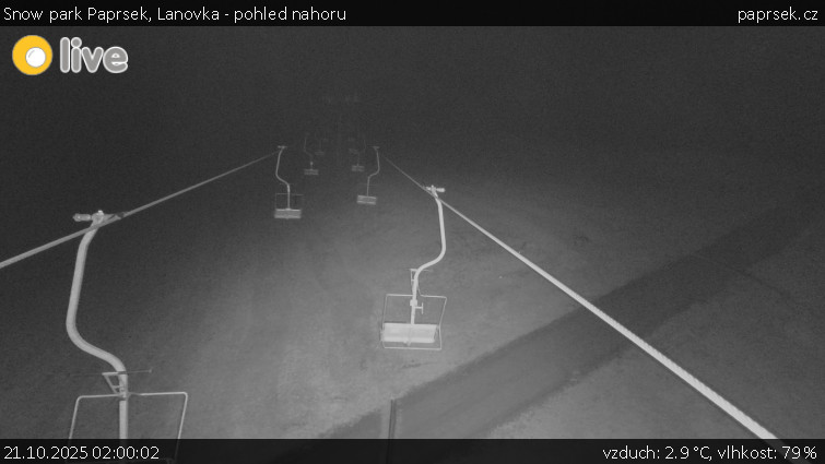 Snow park Paprsek - Lanovka - pohled nahoru - 21.10.2025 v 02:00 Snow park Paprsek - Lanovka - pohled nahoru - 21.10.2025 v 02:00