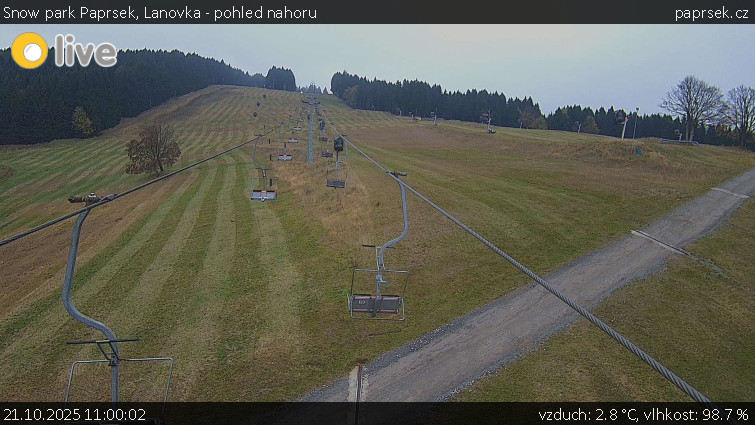 Snow park Paprsek - Lanovka - pohled nahoru - 21.10.2025 v 11:00 Snow park Paprsek - Lanovka - pohled nahoru - 21.10.2025 v 11:00