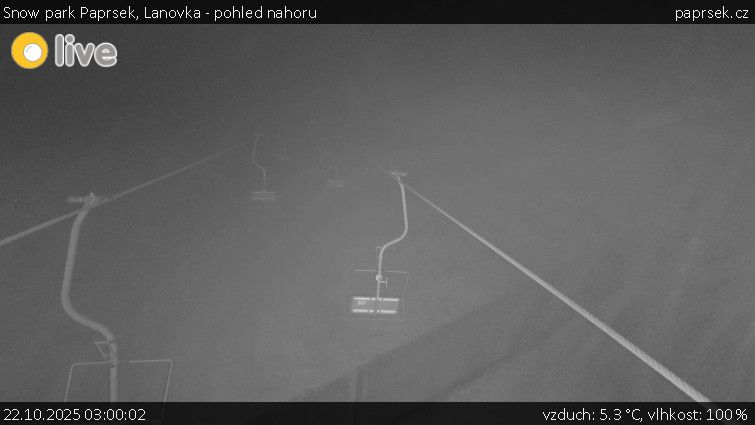 Snow park Paprsek - Lanovka - pohled nahoru - 22.10.2025 v 03:00 Snow park Paprsek - Lanovka - pohled nahoru - 22.10.2025 v 03:00