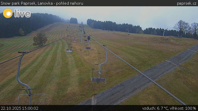 Snow park Paprsek - Lanovka - pohled nahoru - 22.10.2025 v 15:00 Snow park Paprsek - Lanovka - pohled nahoru - 22.10.2025 v 15:00