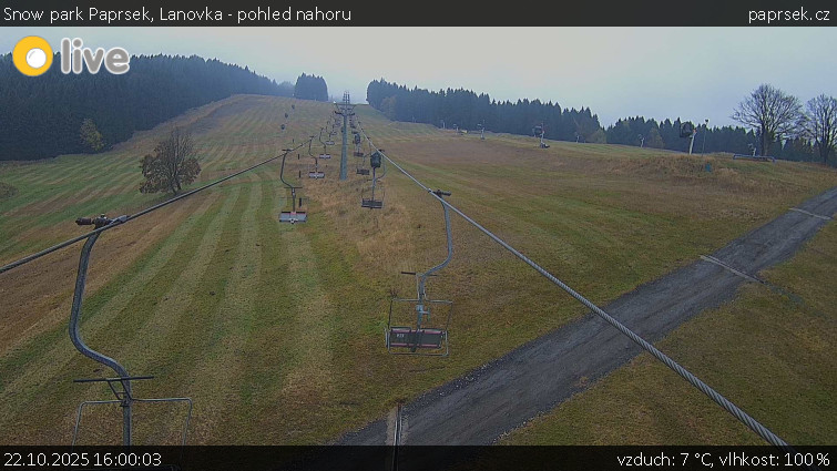 Snow park Paprsek - Lanovka - pohled nahoru - 22.10.2025 v 16:00 Snow park Paprsek - Lanovka - pohled nahoru - 22.10.2025 v 16:00