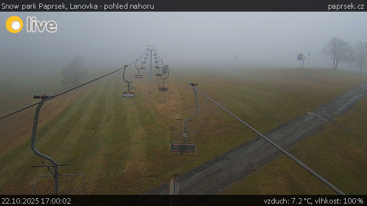 Snow park Paprsek - Lanovka - pohled nahoru - 22.10.2025 v 17:00 Snow park Paprsek - Lanovka - pohled nahoru - 22.10.2025 v 17:00
