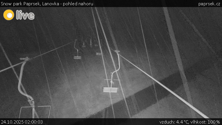 Snow park Paprsek - Lanovka - pohled nahoru - 24.10.2025 v 02:00 Snow park Paprsek - Lanovka - pohled nahoru - 24.10.2025 v 02:00