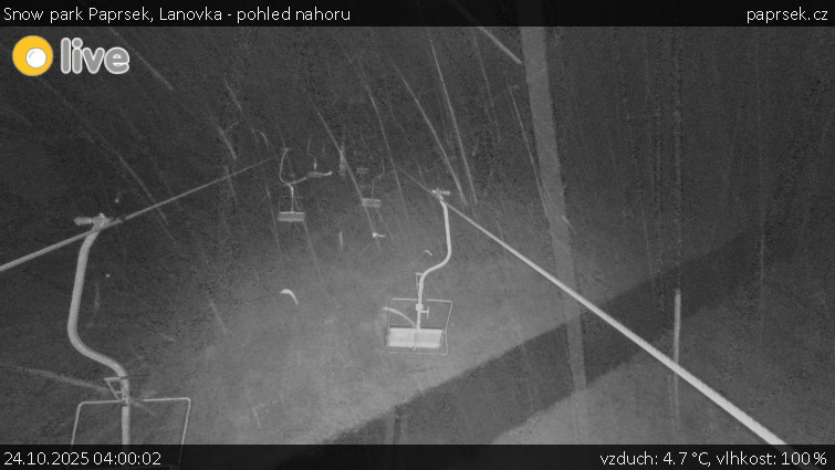 Snow park Paprsek - Lanovka - pohled nahoru - 24.10.2025 v 04:00 Snow park Paprsek - Lanovka - pohled nahoru - 24.10.2025 v 04:00