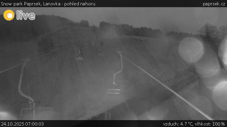 Snow park Paprsek - Lanovka - pohled nahoru - 24.10.2025 v 07:00 Snow park Paprsek - Lanovka - pohled nahoru - 24.10.2025 v 07:00