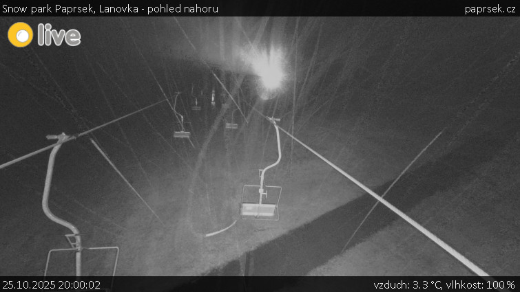 Snow park Paprsek - Lanovka - pohled nahoru - 25.10.2025 v 20:00 Snow park Paprsek - Lanovka - pohled nahoru - 25.10.2025 v 20:00