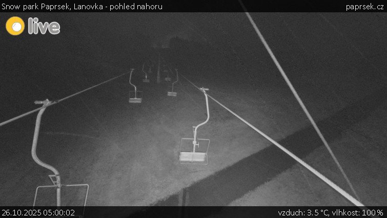 Snow park Paprsek - Lanovka - pohled nahoru - 26.10.2025 v 05:00 Snow park Paprsek - Lanovka - pohled nahoru - 26.10.2025 v 05:00