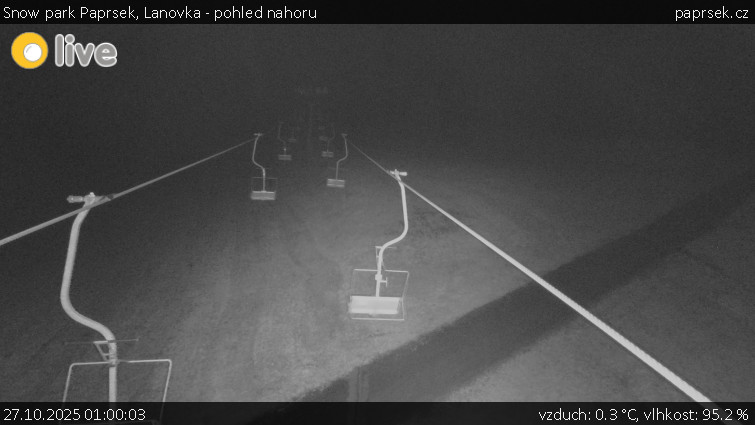 Snow park Paprsek - Lanovka - pohled nahoru - 27.10.2025 v 01:00 Snow park Paprsek - Lanovka - pohled nahoru - 27.10.2025 v 01:00
