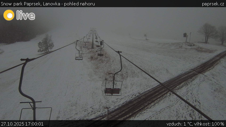 Snow park Paprsek - Lanovka - pohled nahoru - 27.10.2025 v 17:00 Snow park Paprsek - Lanovka - pohled nahoru - 27.10.2025 v 17:00