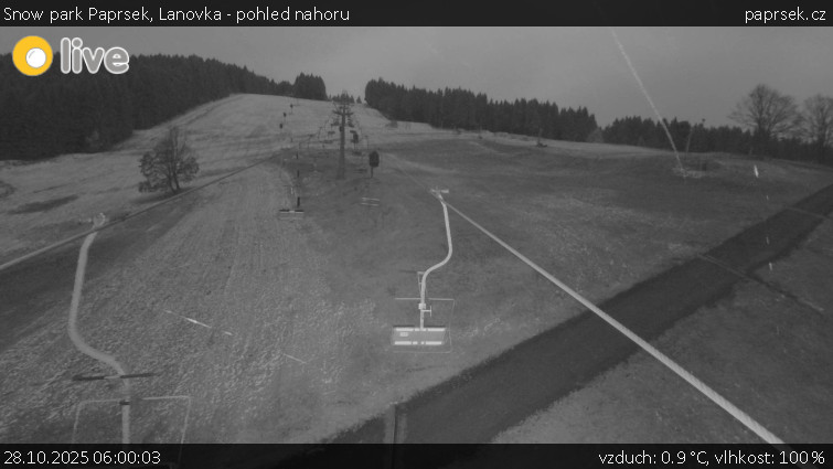 Snow park Paprsek - Lanovka - pohled nahoru - 28.10.2025 v 06:00 Snow park Paprsek - Lanovka - pohled nahoru - 28.10.2025 v 06:00