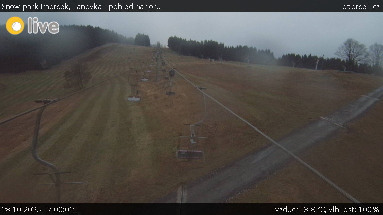 Snow park Paprsek - Lanovka - pohled nahoru - 28.10.2025 v 17:00 Snow park Paprsek - Lanovka - pohled nahoru - 28.10.2025 v 17:00