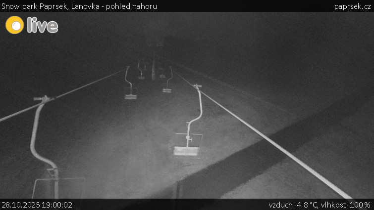 Snow park Paprsek - Lanovka - pohled nahoru - 28.10.2025 v 19:00 Snow park Paprsek - Lanovka - pohled nahoru - 28.10.2025 v 19:00