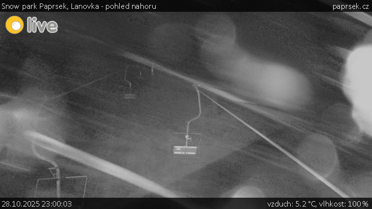Snow park Paprsek - Lanovka - pohled nahoru - 28.10.2025 v 23:00 Snow park Paprsek - Lanovka - pohled nahoru - 28.10.2025 v 23:00