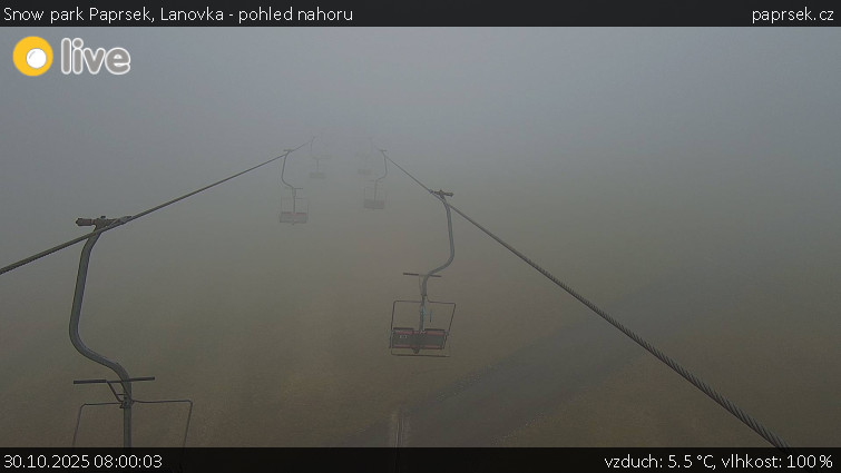 Snow park Paprsek - Lanovka - pohled nahoru - 30.10.2025 v 08:00 Snow park Paprsek - Lanovka - pohled nahoru - 30.10.2025 v 08:00