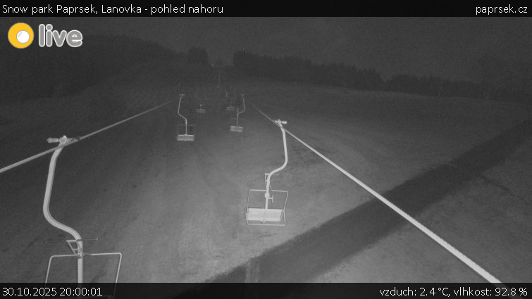 Snow park Paprsek - Lanovka - pohled nahoru - 30.10.2025 v 20:00 Snow park Paprsek - Lanovka - pohled nahoru - 30.10.2025 v 20:00