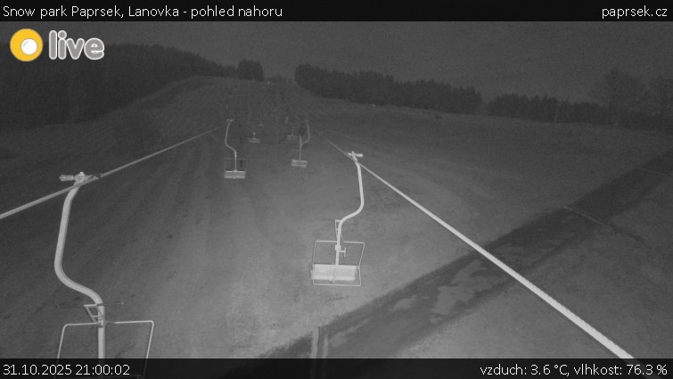 Snow park Paprsek - Lanovka - pohled nahoru - 31.10.2025 v 21:00 Snow park Paprsek - Lanovka - pohled nahoru - 31.10.2025 v 21:00