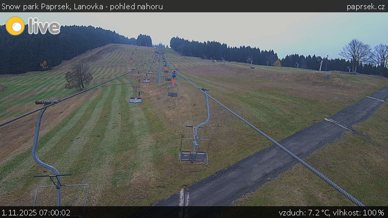 Snow park Paprsek - Lanovka - pohled nahoru - 1.11.2025 v 07:00 Snow park Paprsek - Lanovka - pohled nahoru - 1.11.2025 v 07:00