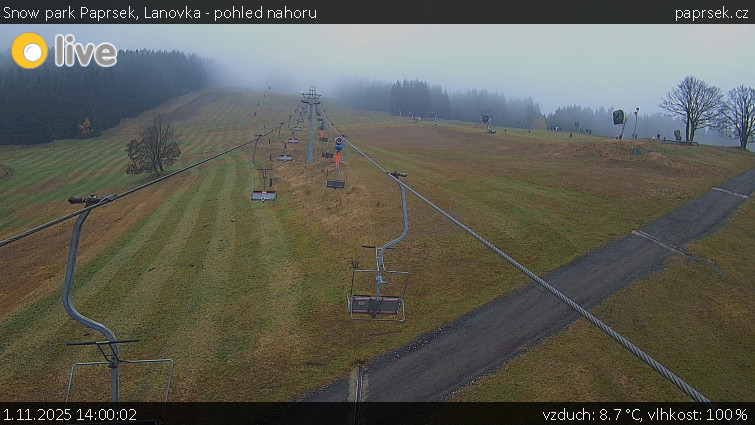 Snow park Paprsek - Lanovka - pohled nahoru - 1.11.2025 v 14:00 Snow park Paprsek - Lanovka - pohled nahoru - 1.11.2025 v 14:00