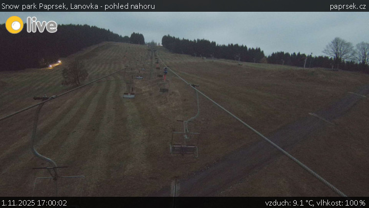 Snow park Paprsek - Lanovka - pohled nahoru - 1.11.2025 v 17:00 Snow park Paprsek - Lanovka - pohled nahoru - 1.11.2025 v 17:00