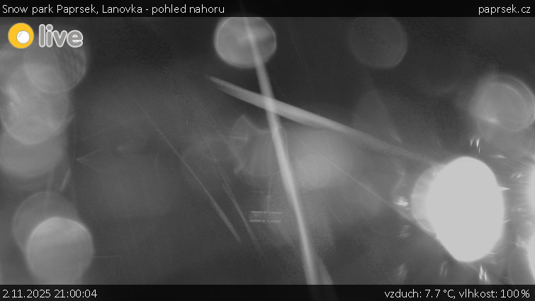 Snow park Paprsek - Lanovka - pohled nahoru - 2.11.2025 v 21:00 Snow park Paprsek - Lanovka - pohled nahoru - 2.11.2025 v 21:00